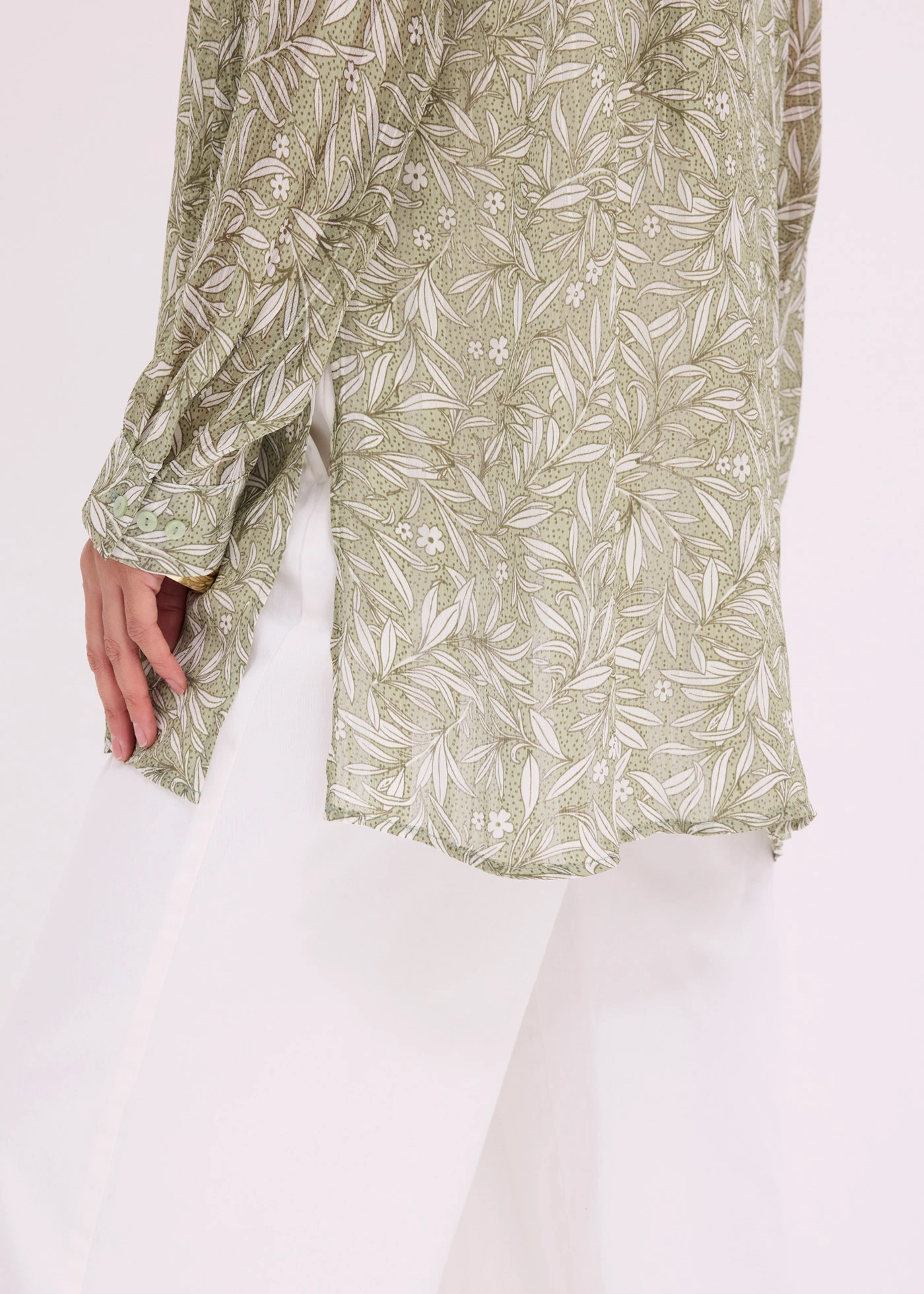 Hosszú sifon blúz • halványzöld-virágmintás • bonprix áruház