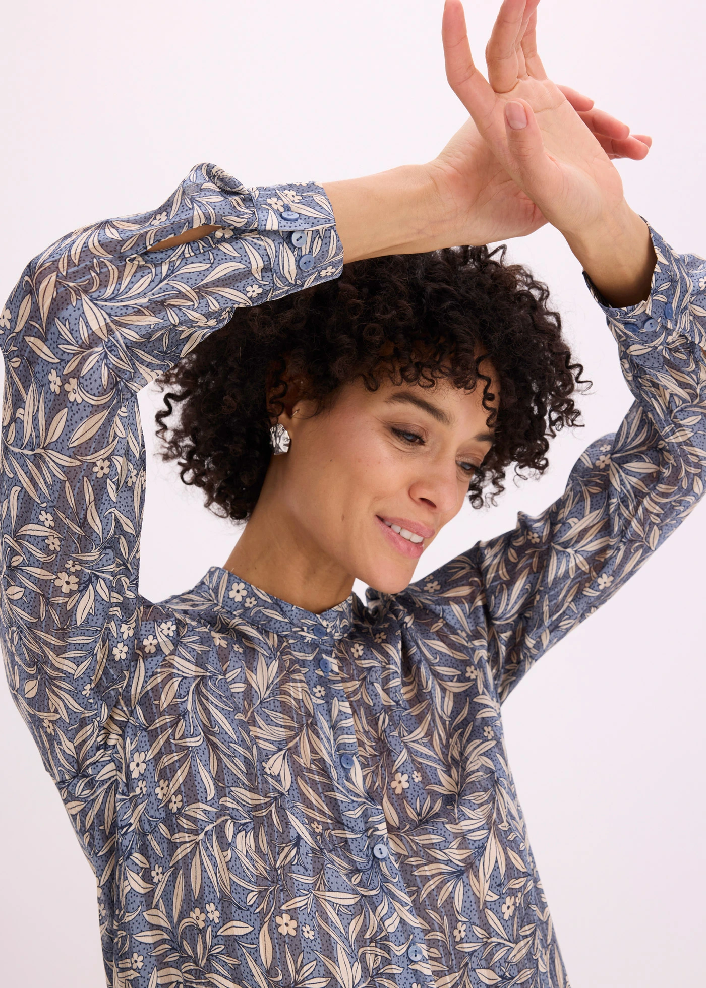 Chemisier long en mousseline • bleu fumé floral • Boutique bonprix