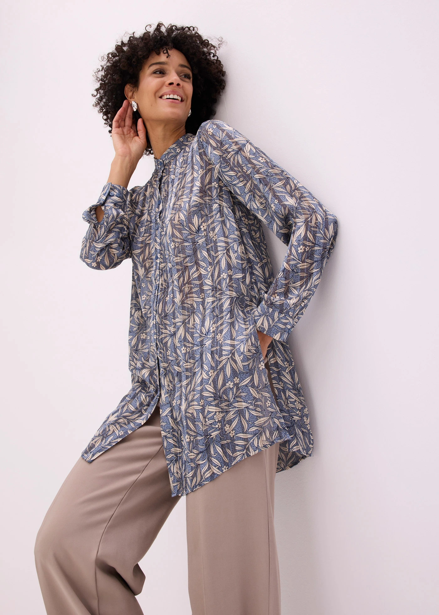 Hosszú sifon blúz • füstkék/virágmintás • bonprix áruház