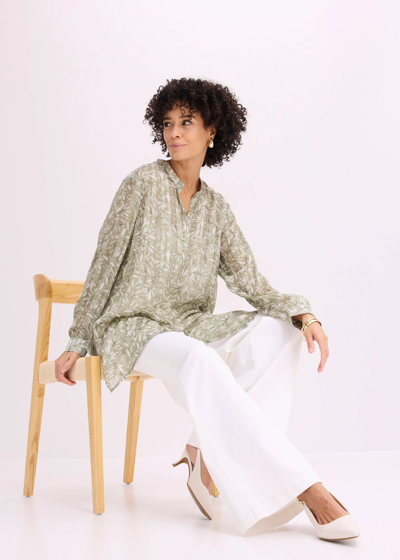 Hosszú sifon blúz • halványzöld-virágmintás • bonprix áruház