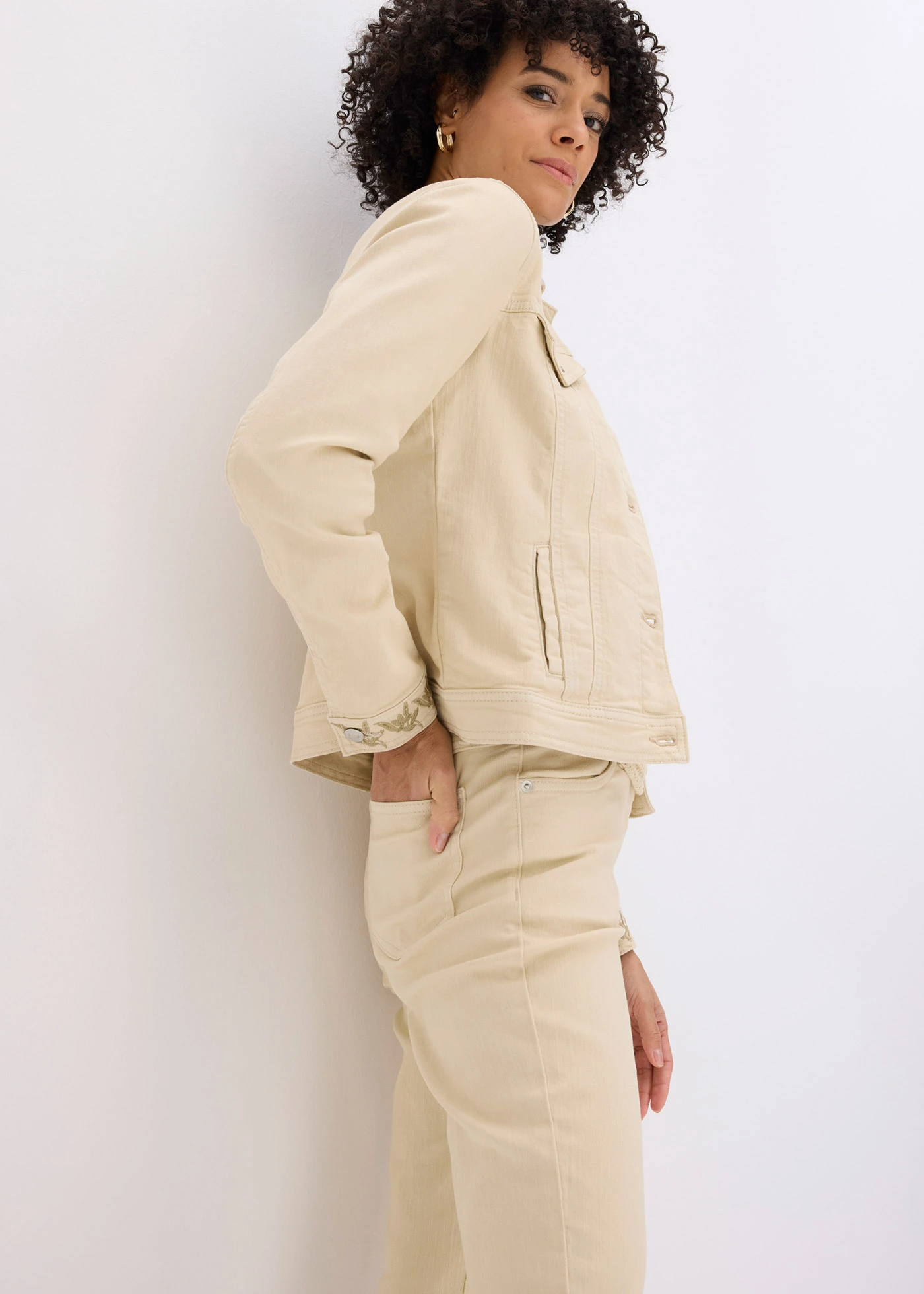 Twill jas met borduursel • lichtsand • bonprix online shop