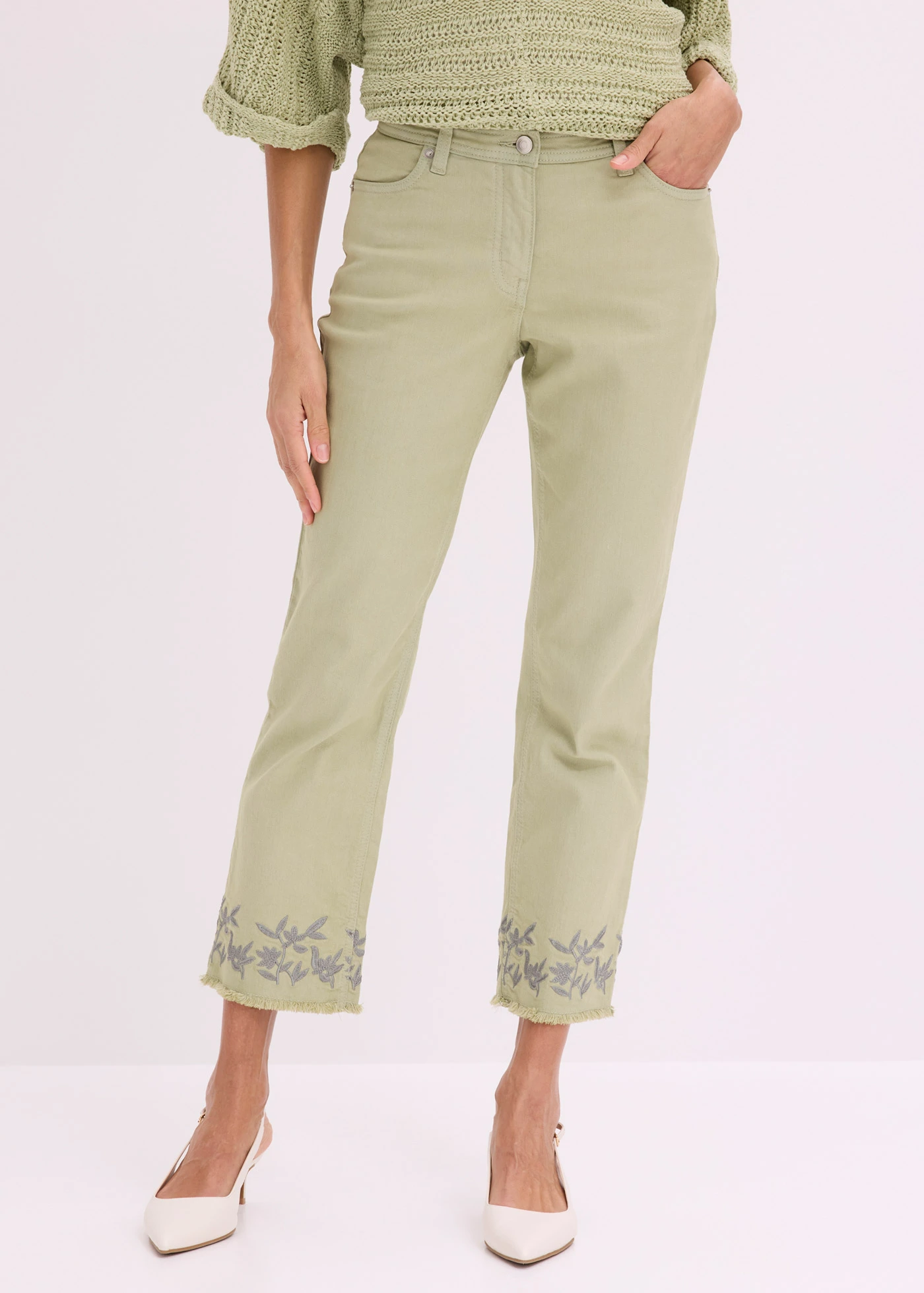Twill broek met borduursel • lichtgroen • bonprix online shop