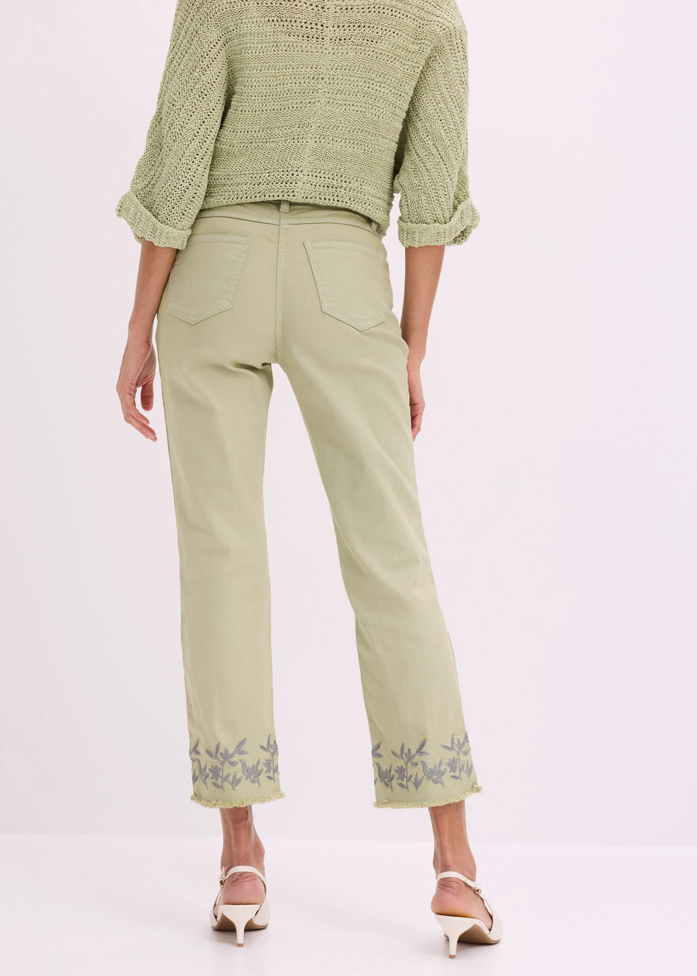 Twill broek met borduursel • lichtgroen • bonprix online shop