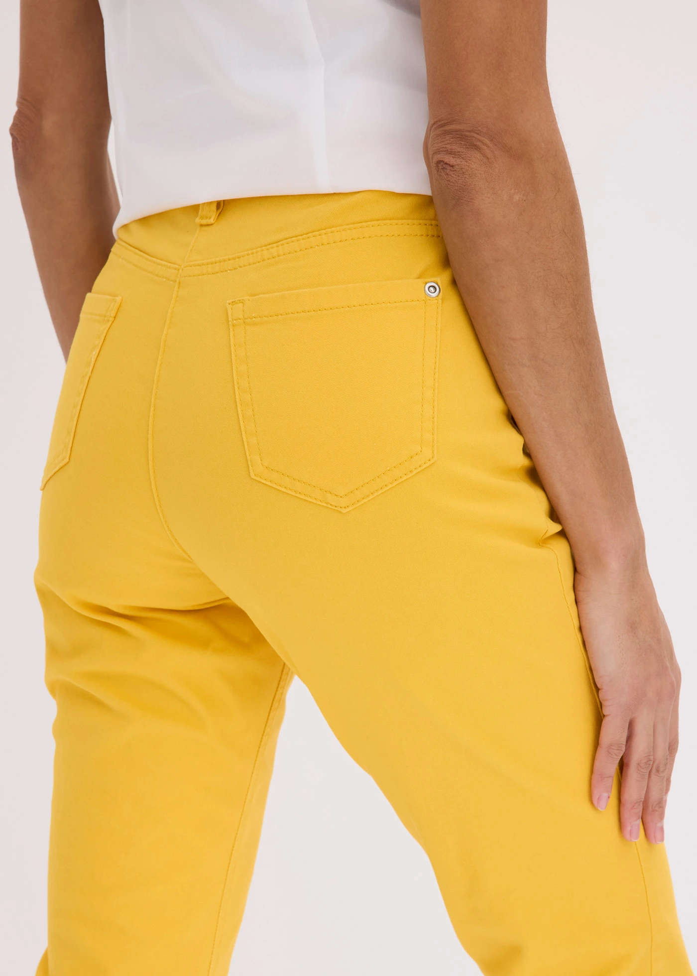 Pantaloni stretch 7/8 • galben șofran • magazin bonprix