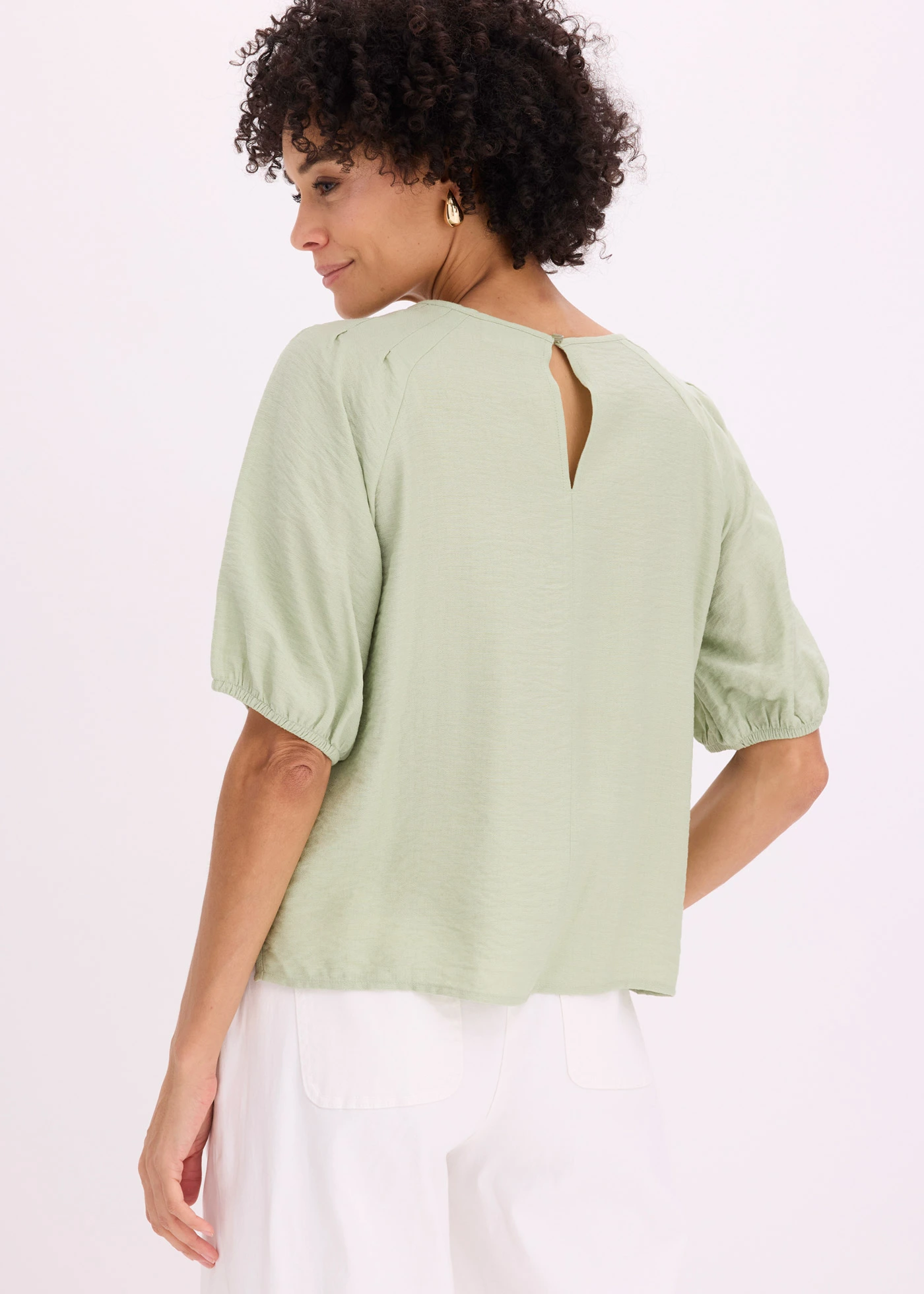 Blouse longue brodée, légèrement transparente • vert pâle • Boutique bonprix