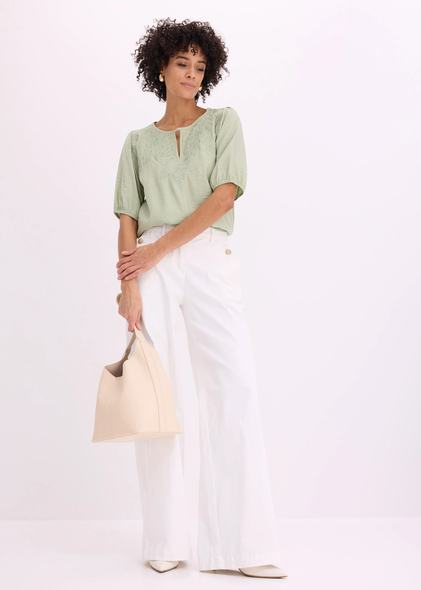 Blouse longue brodée, légèrement transparente • vert pâle • Boutique bonprix