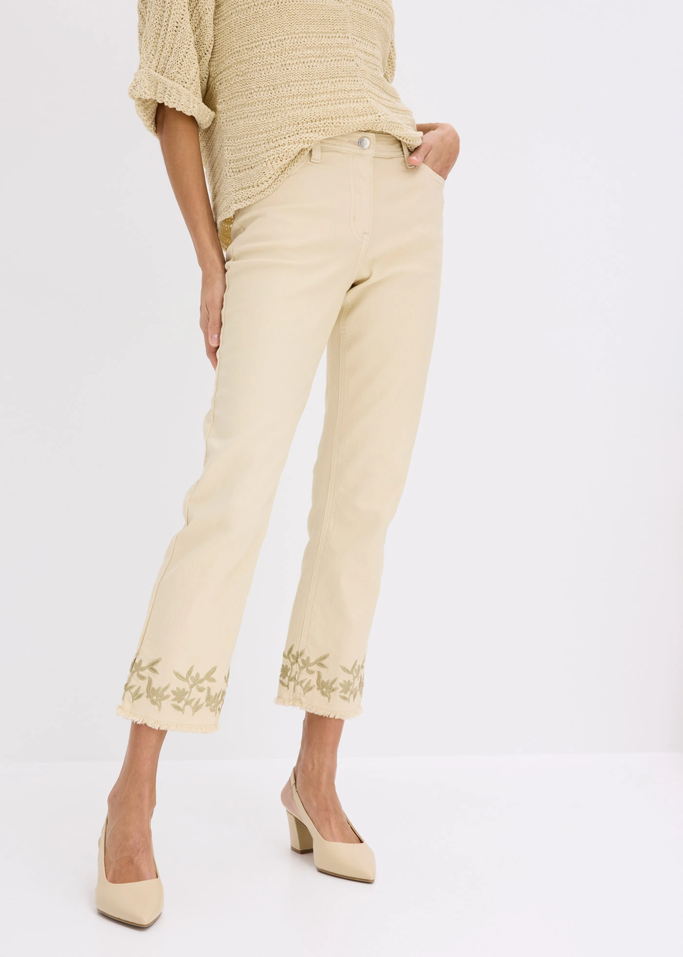 Twill broek met borduursel • lichtsand • bonprix online shop