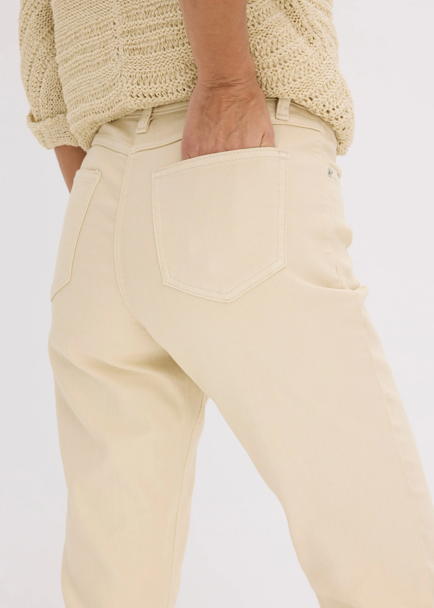 Pantaloni din twill cu broderie • bej nisipiu mat • magazin bonprix