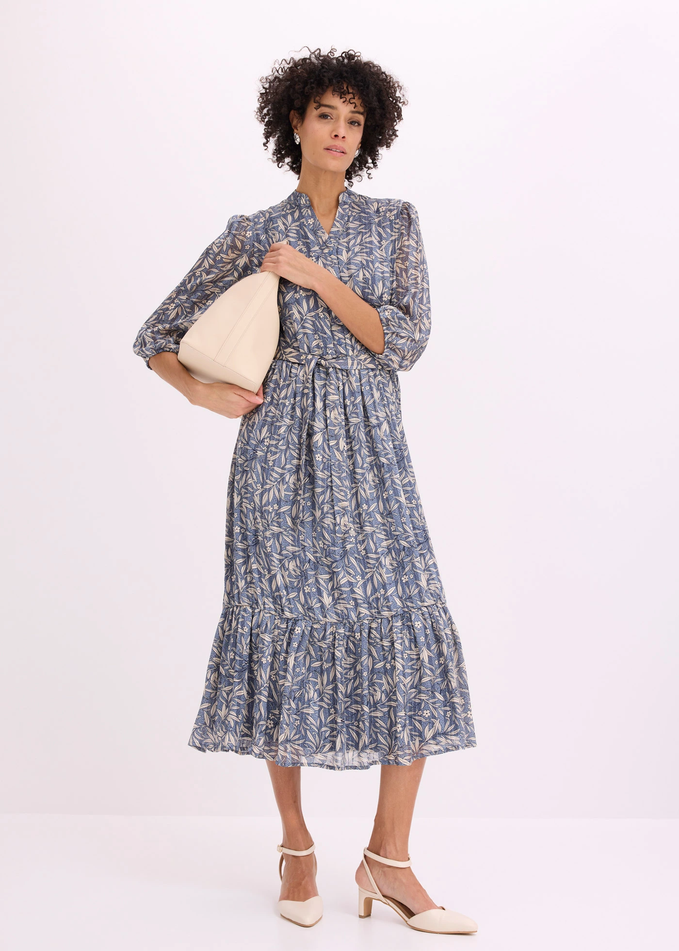 Rochie-cămașă din șifon • albastru fumuriu floral • magazin bonprix