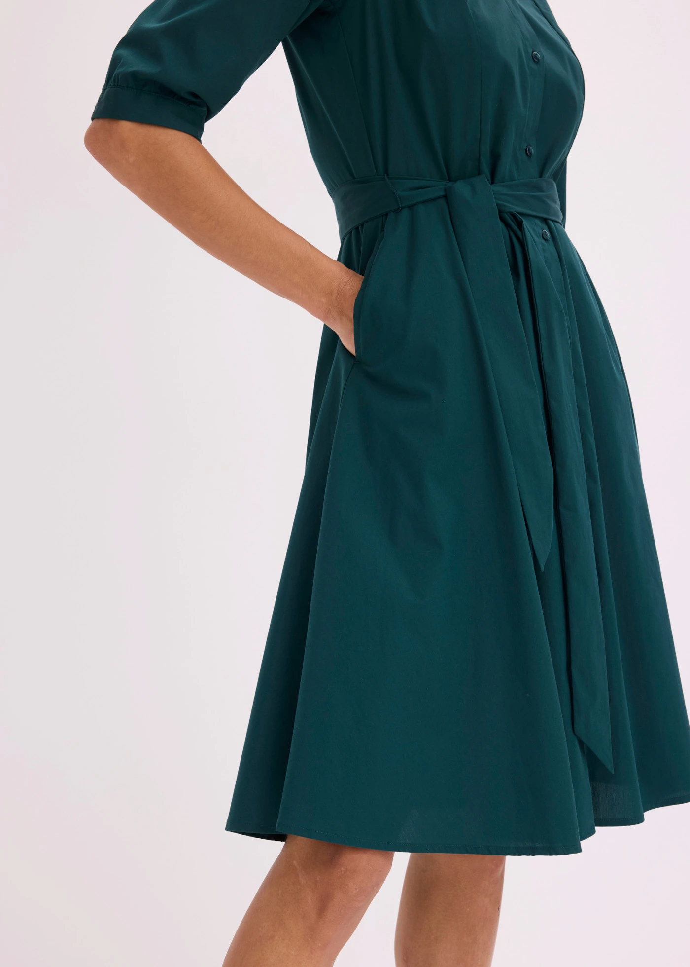 Robe-chemise avec dentelle et lien à nouer • vert profond • Boutique bonprix