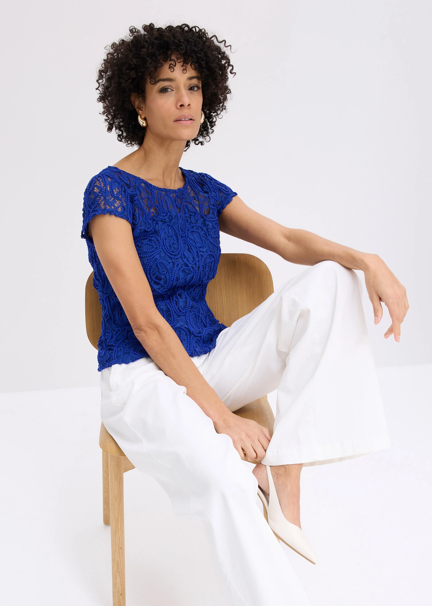 Blouse manches courtes en dentelle • bleu cobalt • Boutique bonprix