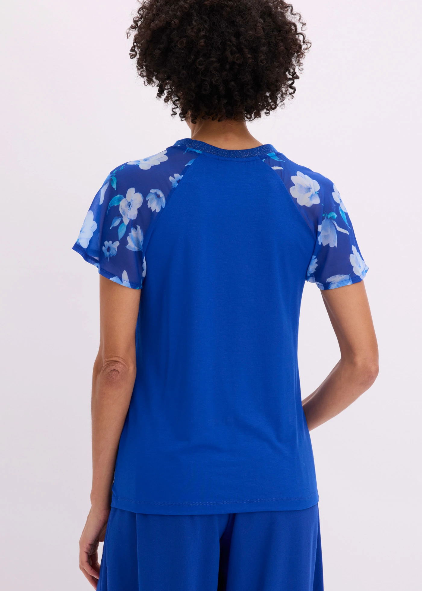 T-shirt avec manches en mousseline • bleu cobalt/bleu clair/bleu moyen • Boutique bonprix