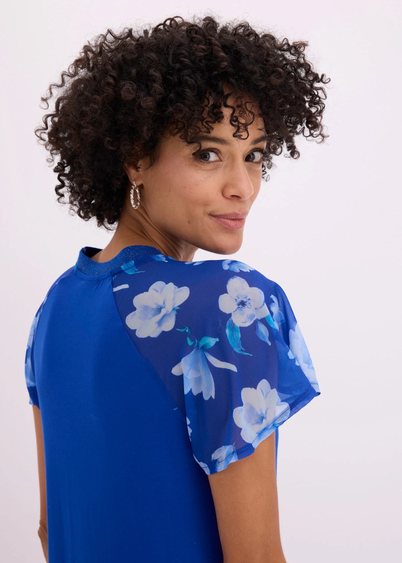 T-shirt avec manches en mousseline • bleu cobalt/bleu clair/bleu moyen • Boutique bonprix