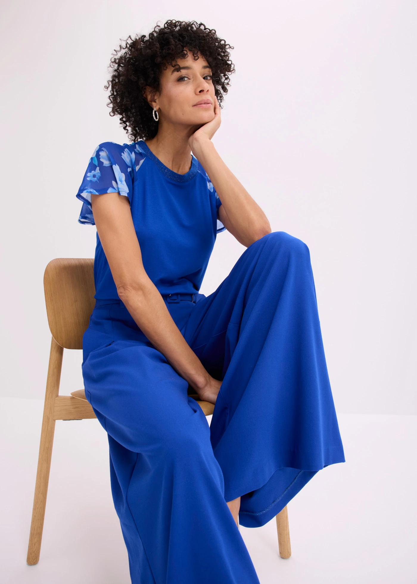 T-shirt avec manches en mousseline • bleu cobalt/bleu clair/bleu moyen • Boutique bonprix