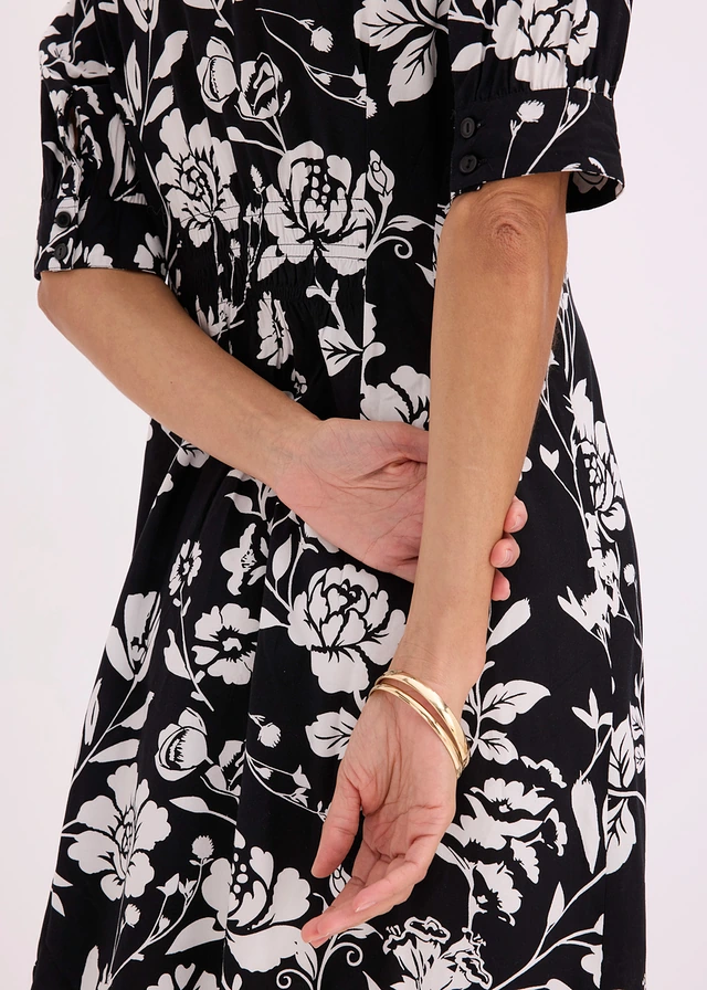 Blousejurk van soepele viscose • zwart/wolwit gebloemd • product-page.page-title-suffix