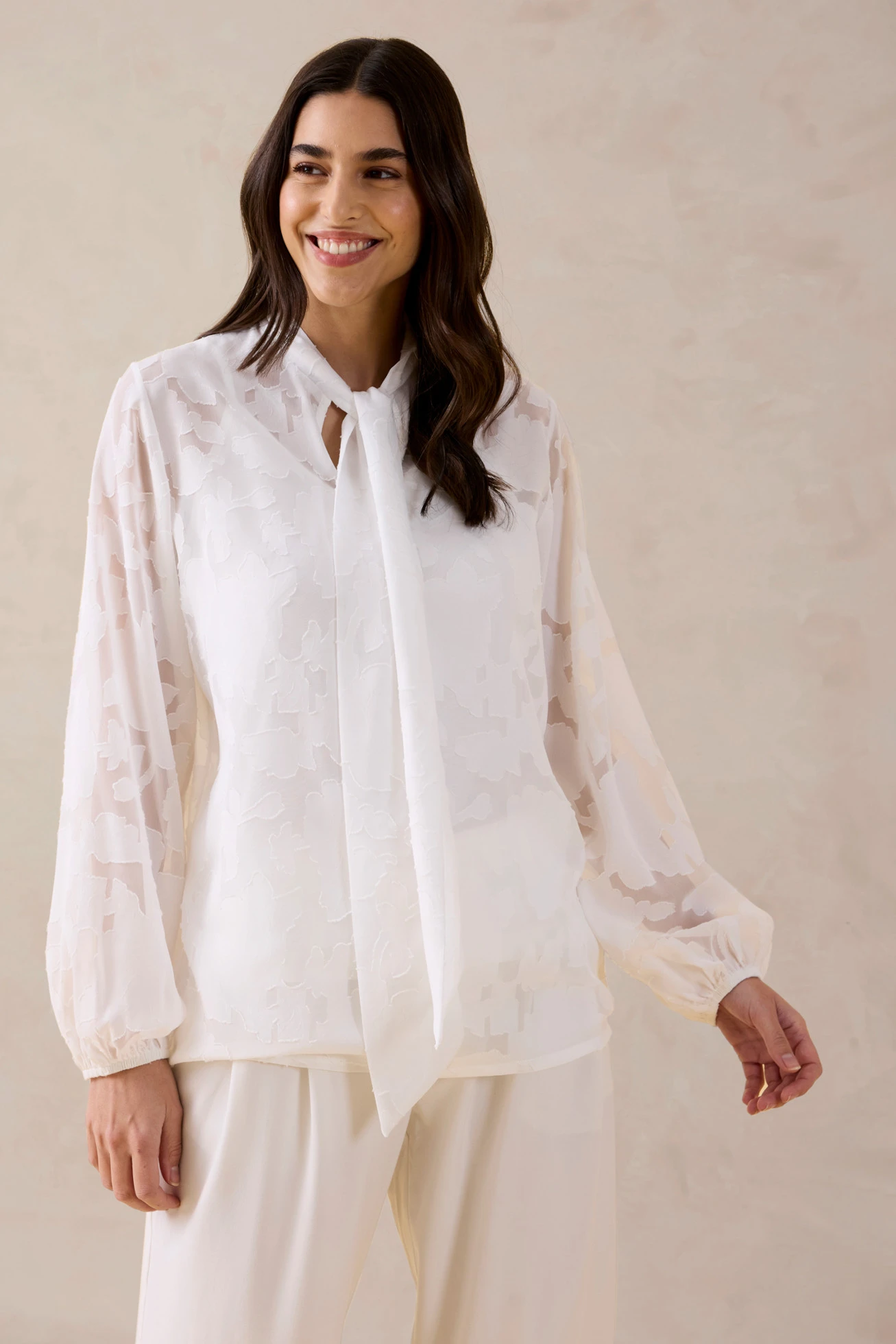 Blouse ample à broderies • ecru • Boutique bonprix