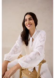 Blouse ample à broderies • ecru • Boutique bonprix