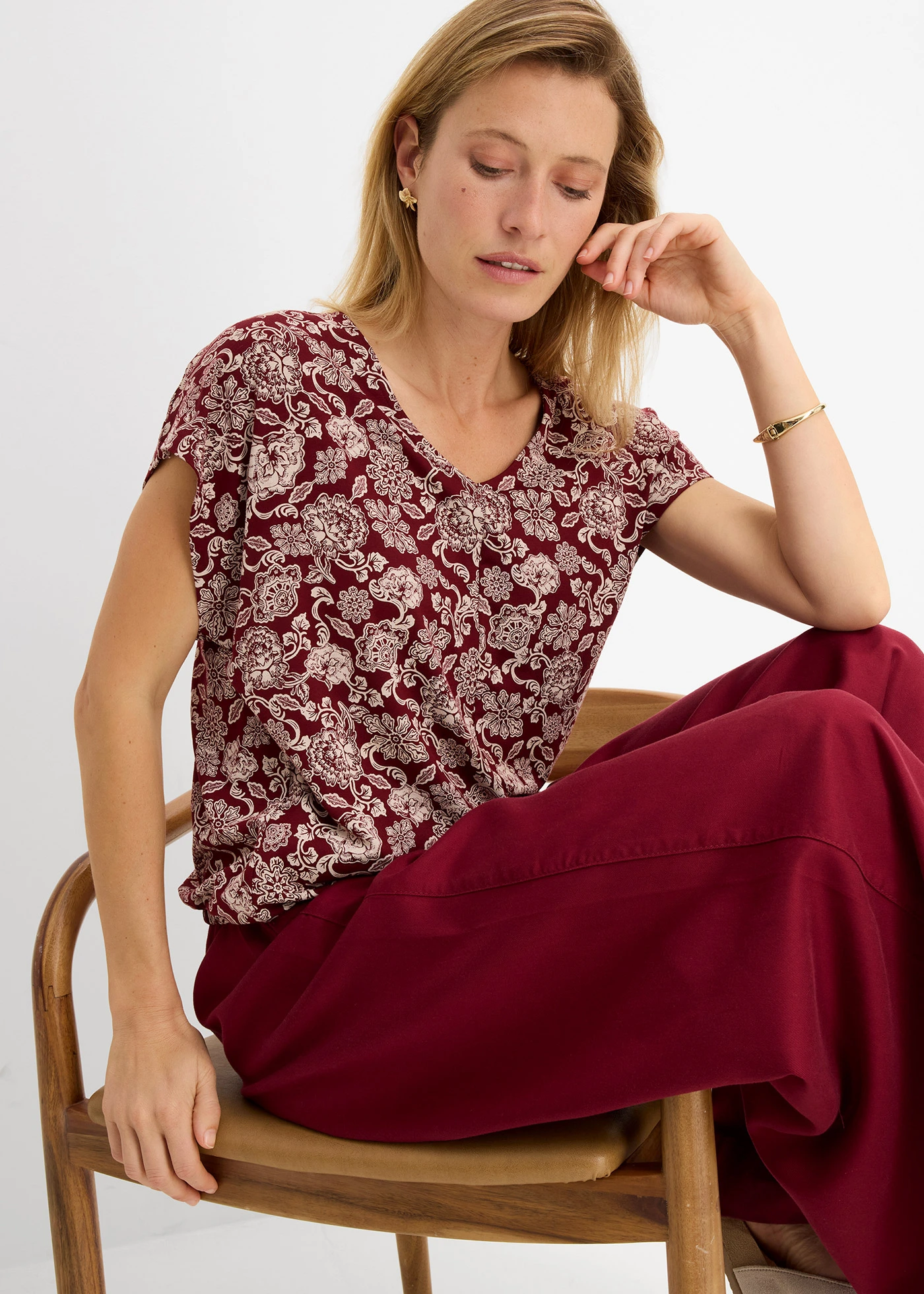 T-shirt fin en viscose extensible • rouge rubis-rose clair imprimé • Boutique bonprix
