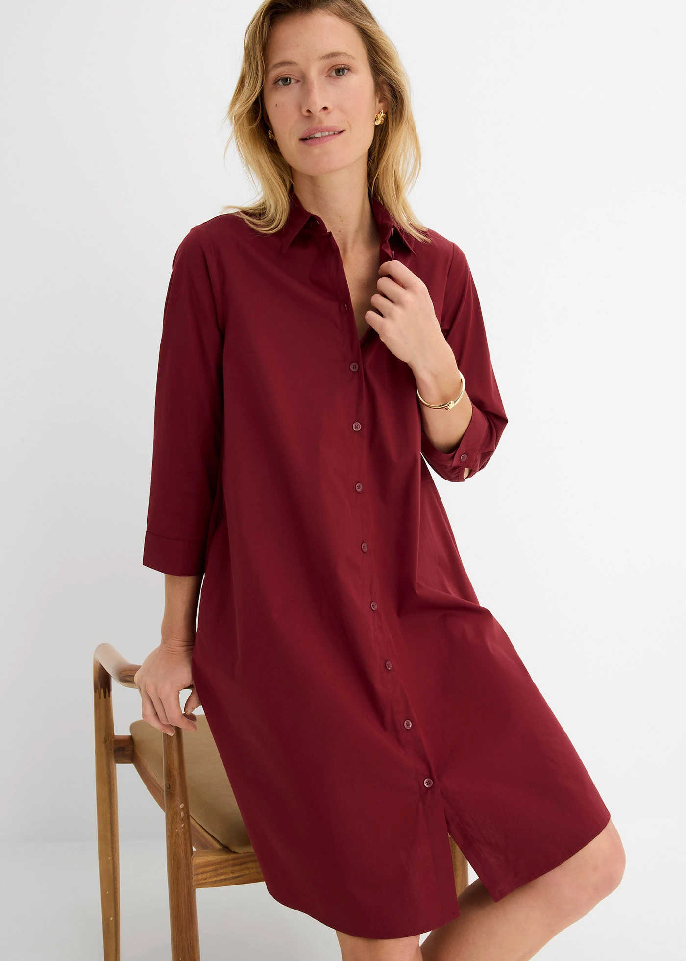 Robe-chemise en popeline solide • rouge rubis • Boutique bonprix