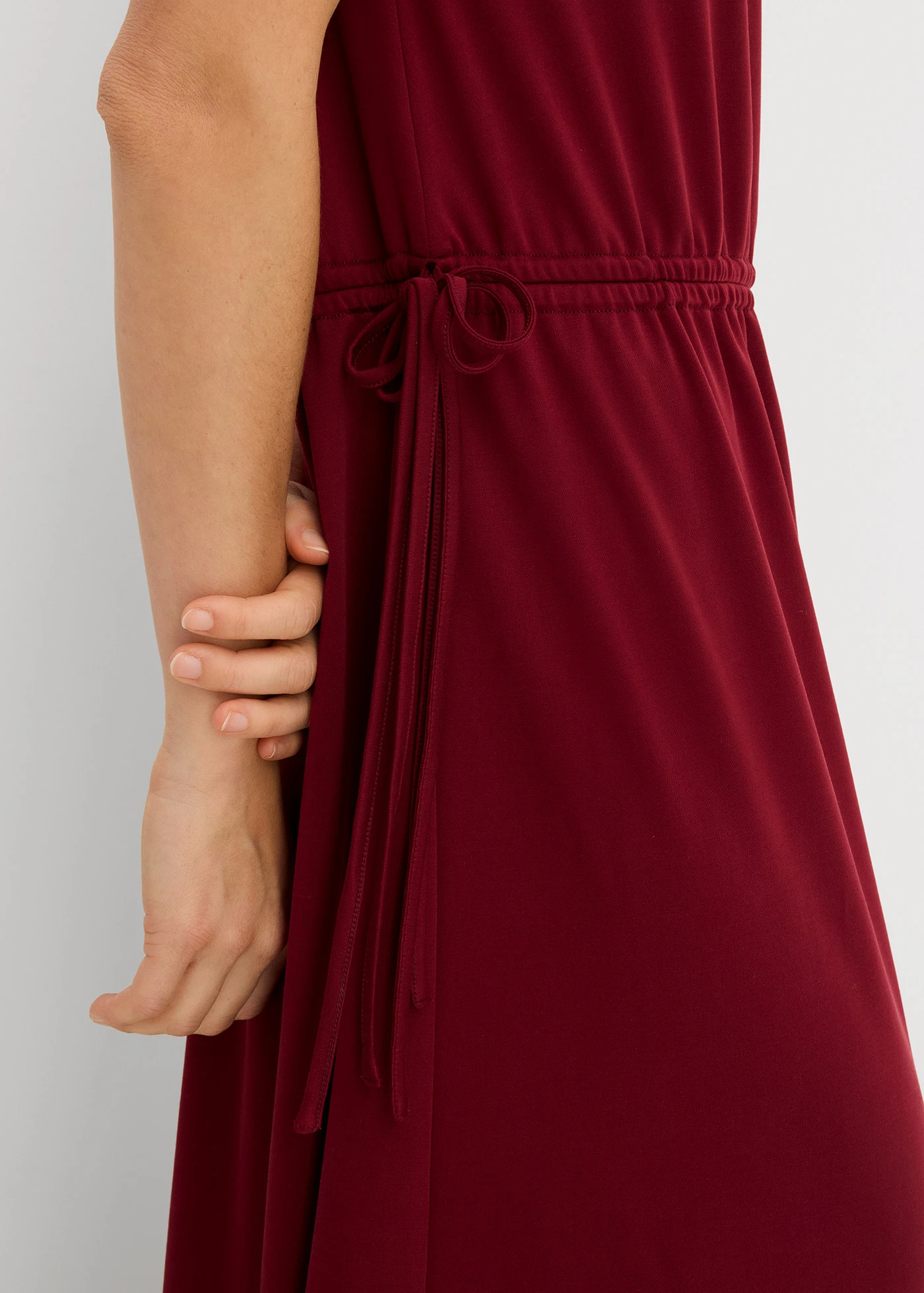 Robe douce en jersey piqué • rouge rubis • Boutique bonprix