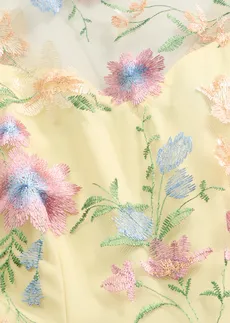 Robe longue avec broderies florales • jaune clair floral • Boutique bonprix