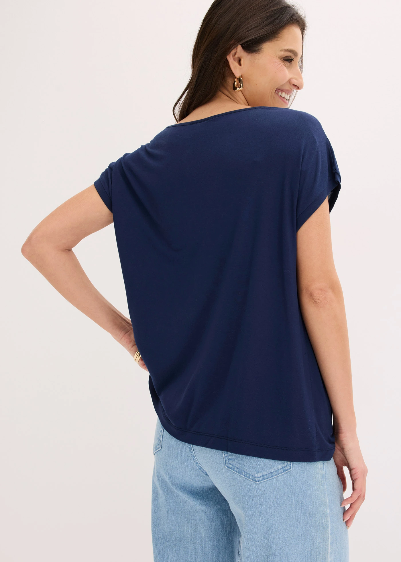 Shirt in een zachte viscosemix met kanten inzet • donkerblauw • bonprix online shop