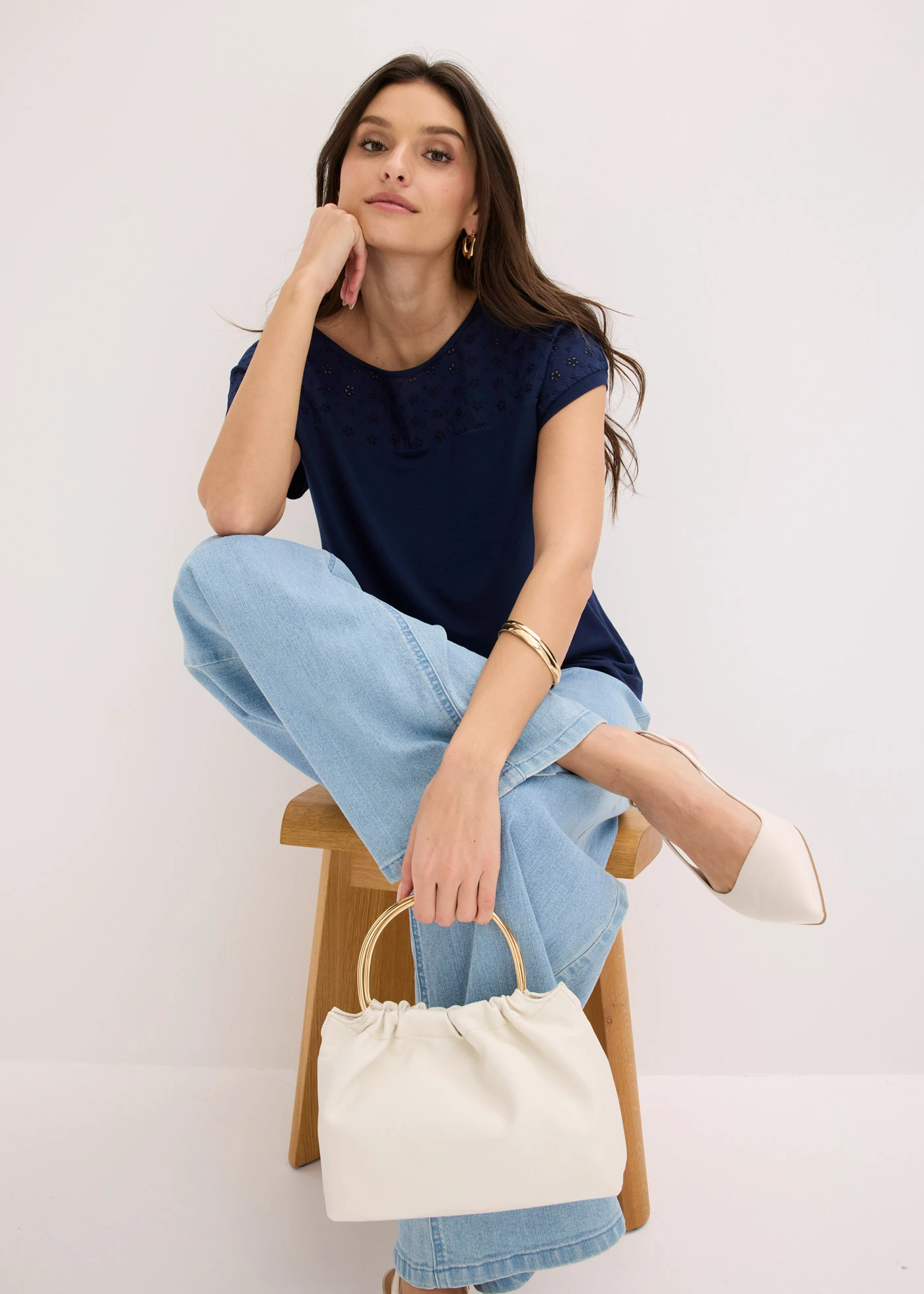 Shirt in een zachte viscosemix met kanten inzet • donkerblauw • bonprix online shop