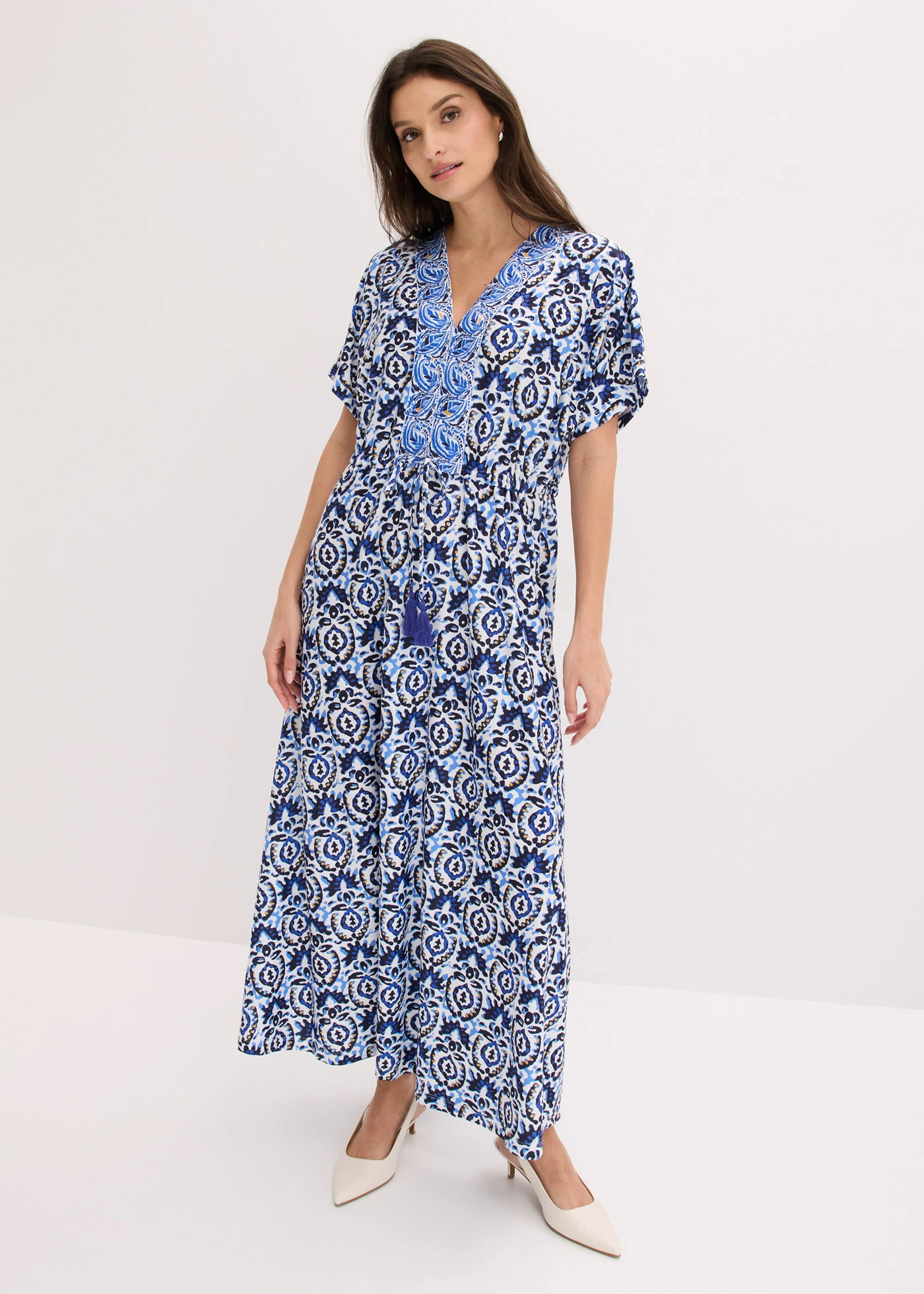 Robe longue en jersey • écru-bleu imprimé • Boutique bonprix