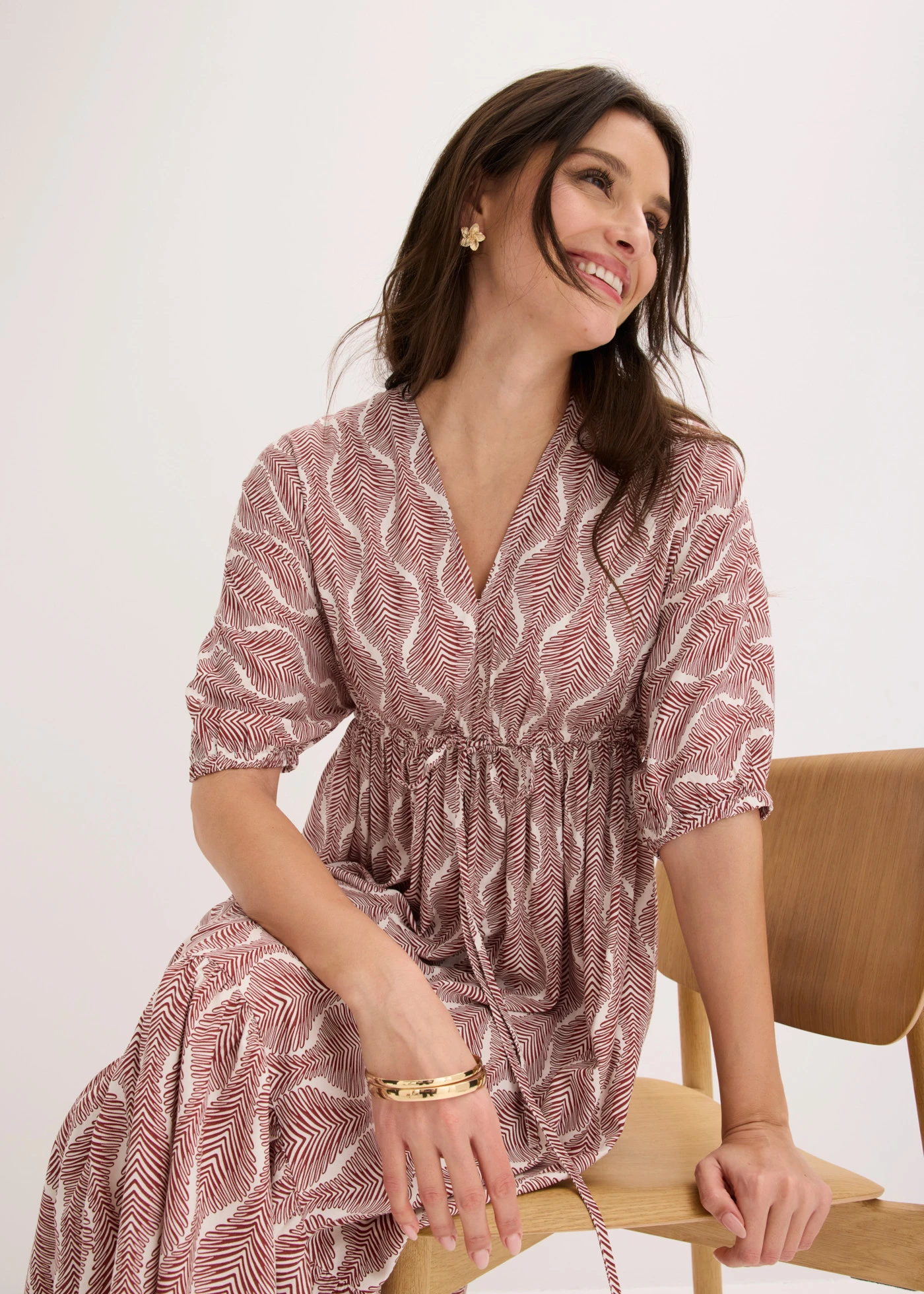 Robe midi en viscose fluide • rouge désert/blanc nacré graphique • Boutique bonprix