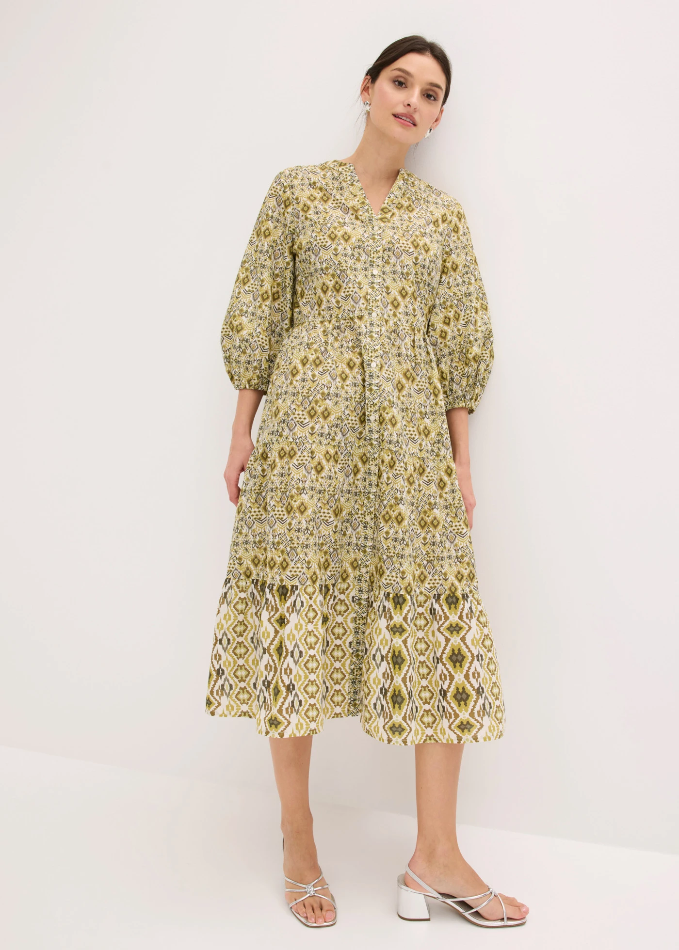 Midi jurk van licht katoen • parelwit/natuurgroen gedessineerd • bonprix online shop