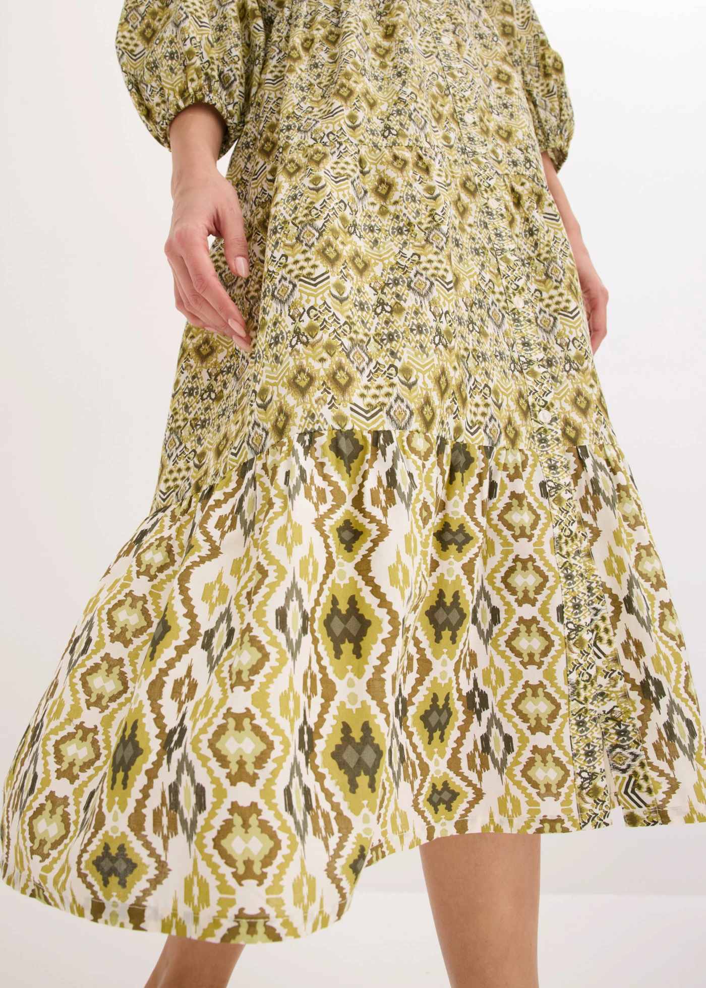 Rochie midi din bumbac ușor • alb perlat/verde natur cu imprimeu • magazin bonprix