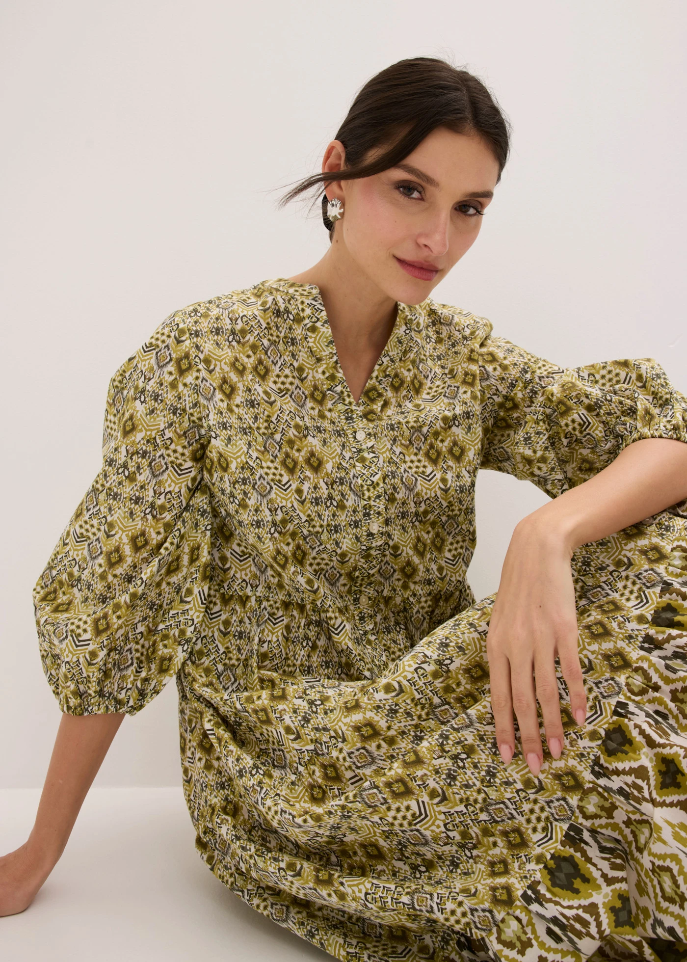 Robe midi en coton léger • blanc nacré/vert nature imprimé • Boutique bonprix