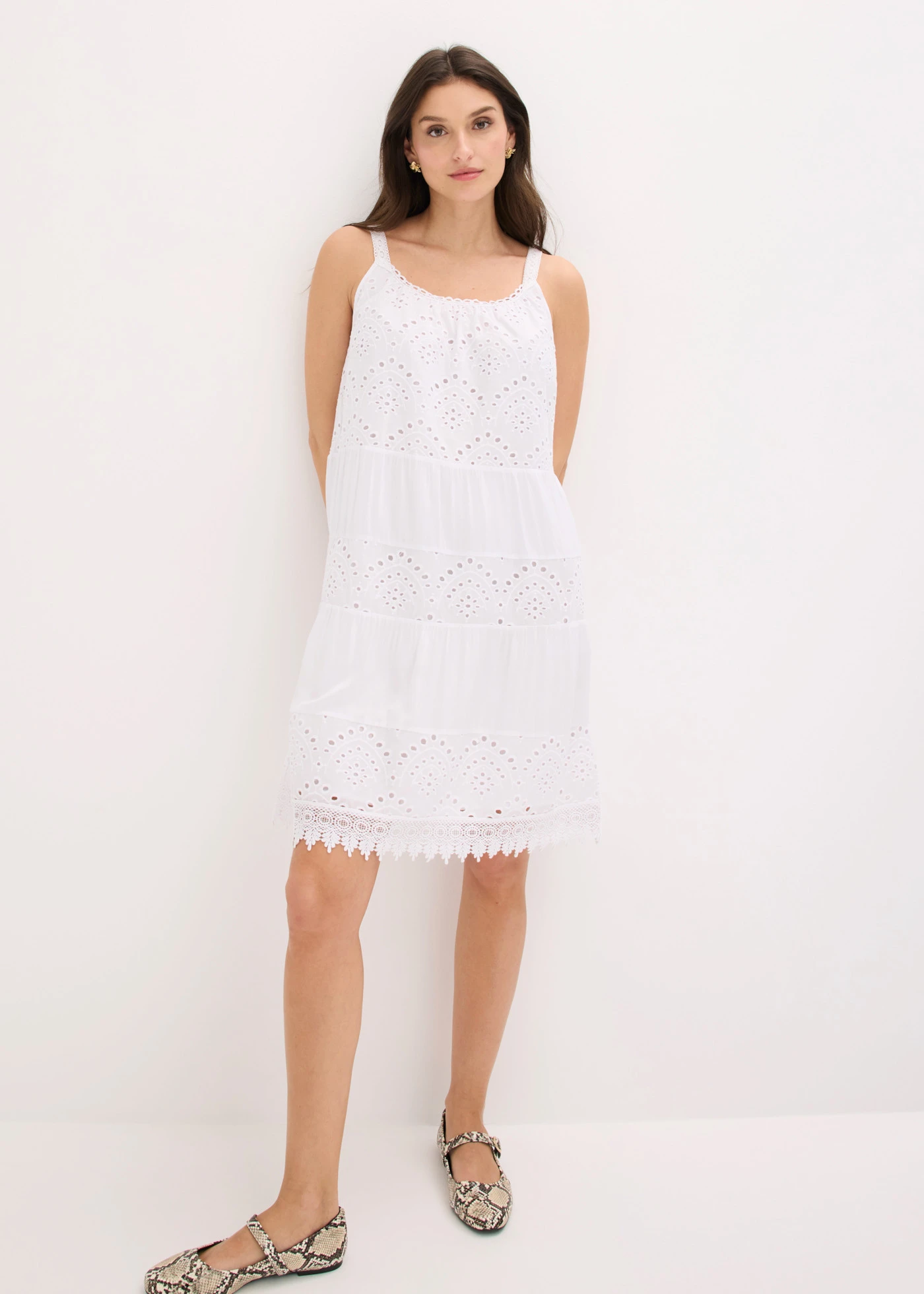 Robe à fines bretelles en viscose avec dentelle • blanc • Boutique bonprix