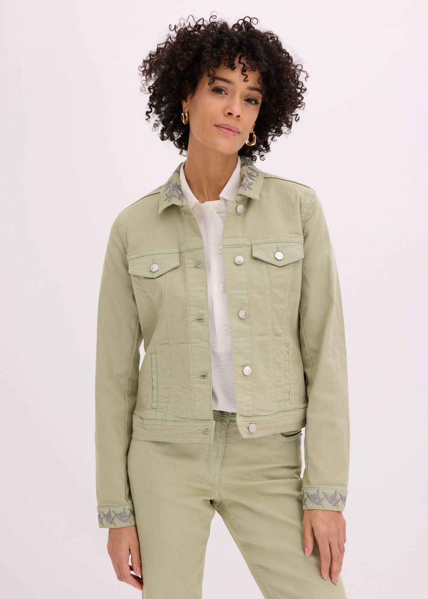 Veste en twill brodée • vert pâle • Boutique bonprix