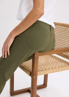 Sztreccsnadrág, Bootcut • sötét olívazöld • bonprix áruház