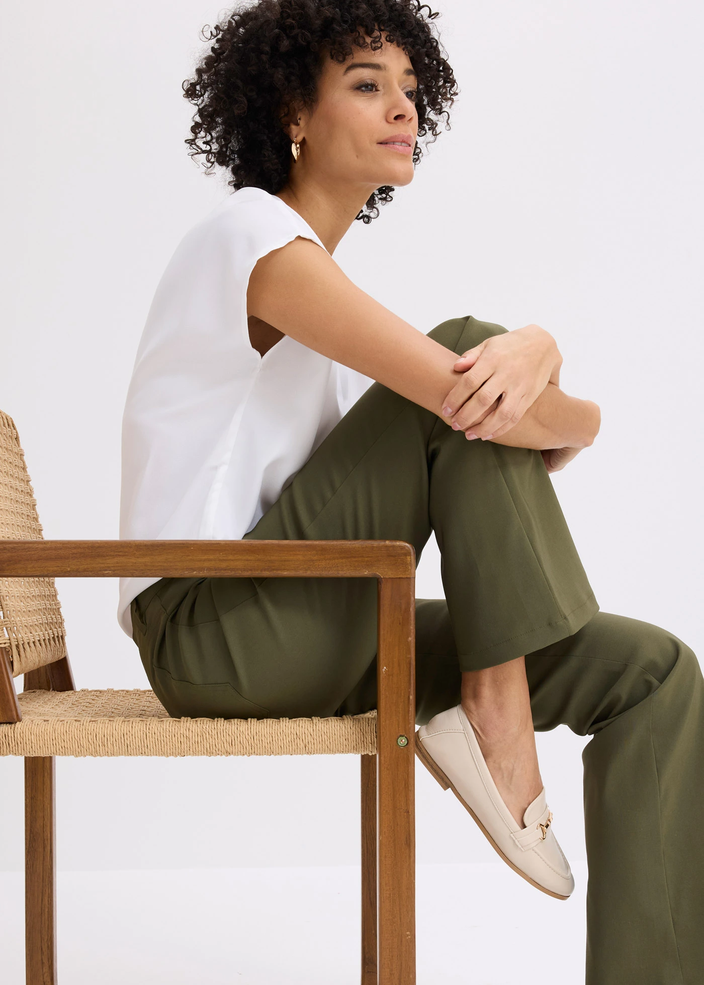 Stretch broek, bootcut • donkerolijfgroen • bonprix online shop