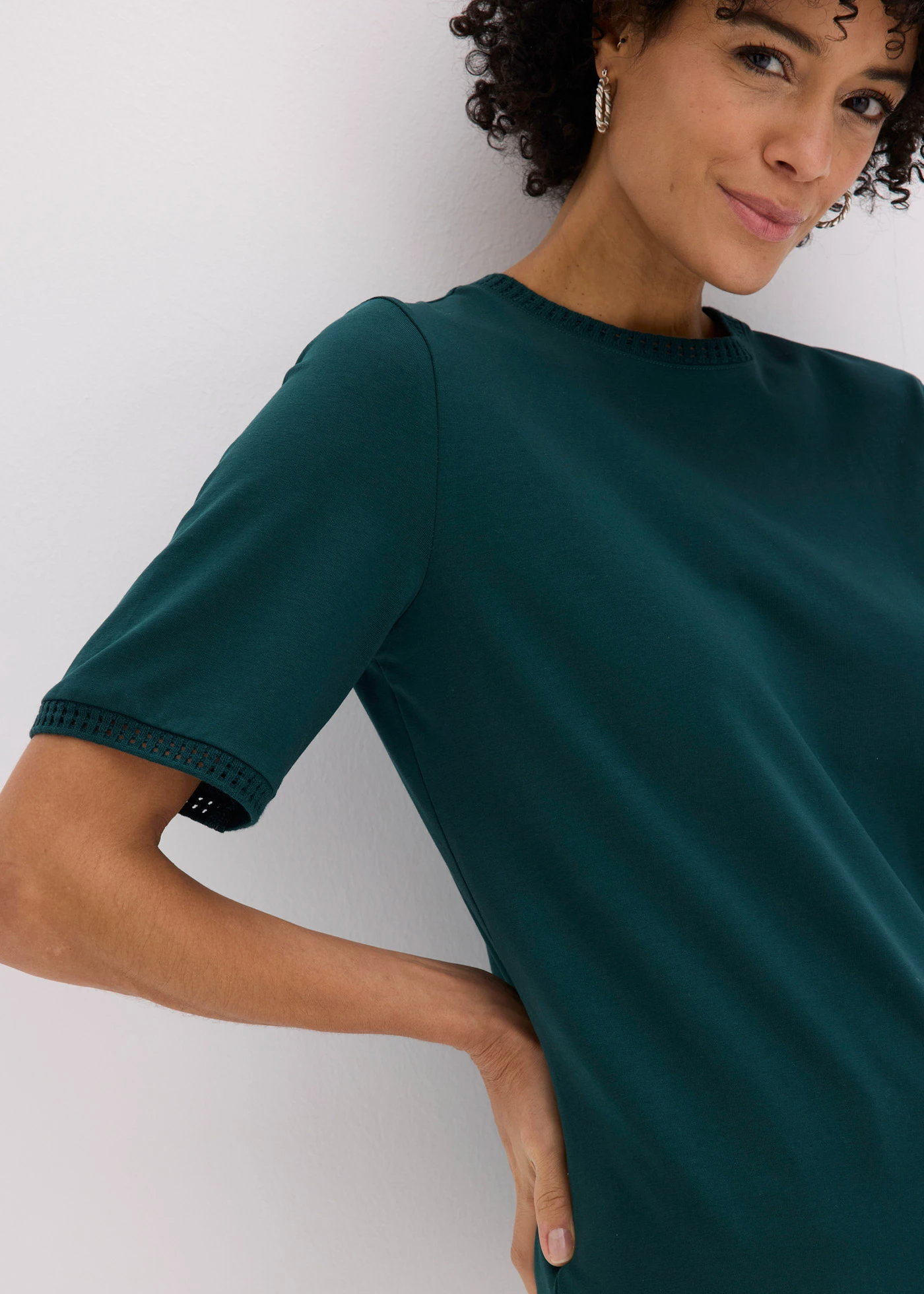 T-shirt à liserés en dentelle • vert profond • Boutique bonprix