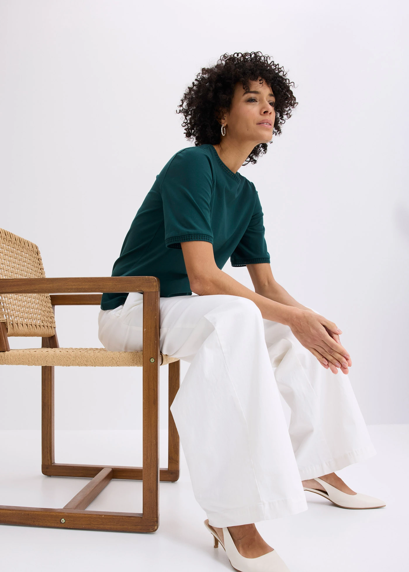 T-shirt à liserés en dentelle • vert profond • Boutique bonprix