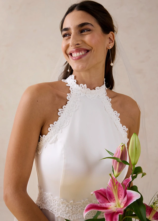 Robe de mariée en satin brillant et dentelle • écru • product-page.page-title-suffix