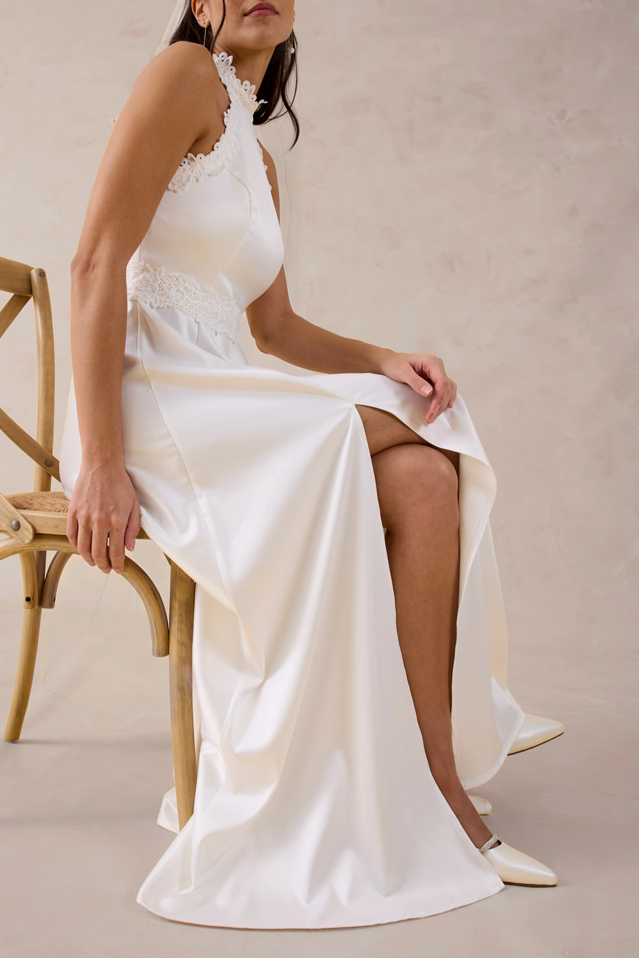 Rochie de mireasă din satin lucios cu dantelă • ecru • magazin bonprix