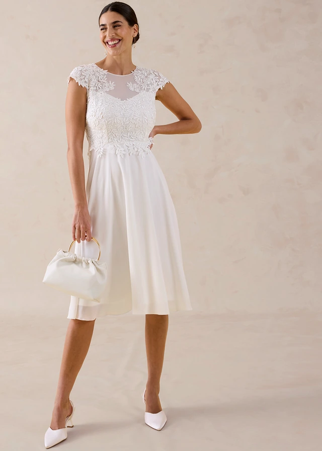 Robe de mariée avec dentelle, Couleur: écru