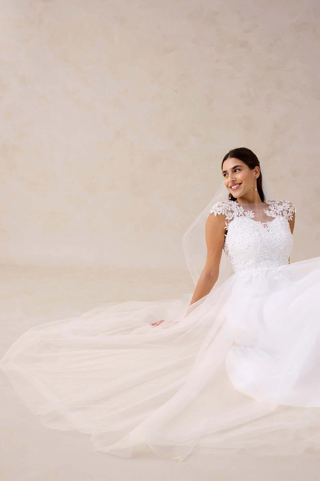 Trouwjurk van sierlijke tule met kant • wolwit • bonprix online shop