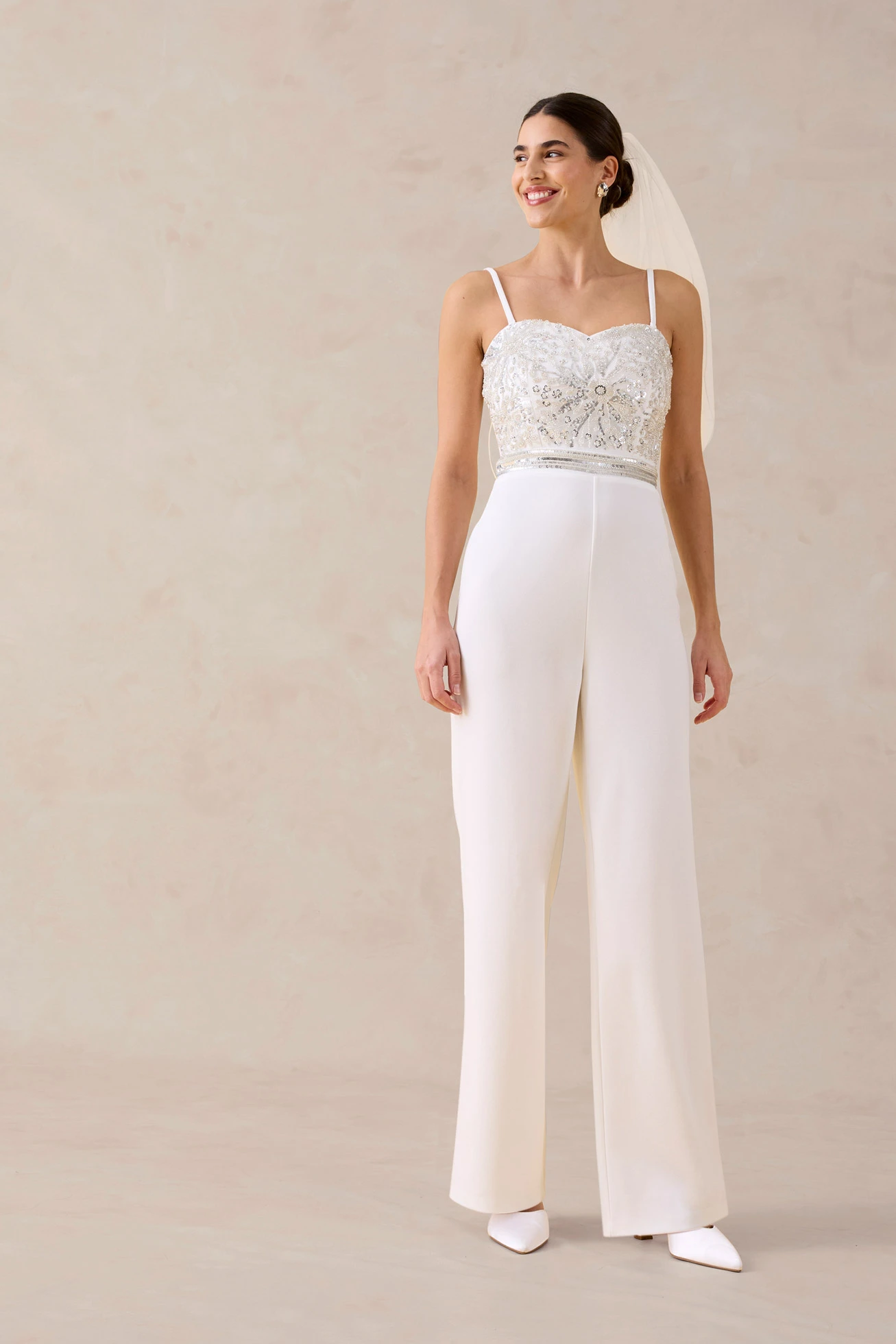 Jumpsuit van gestructureerde crêpe met parelborduursel • wolwit • bonprix online shop