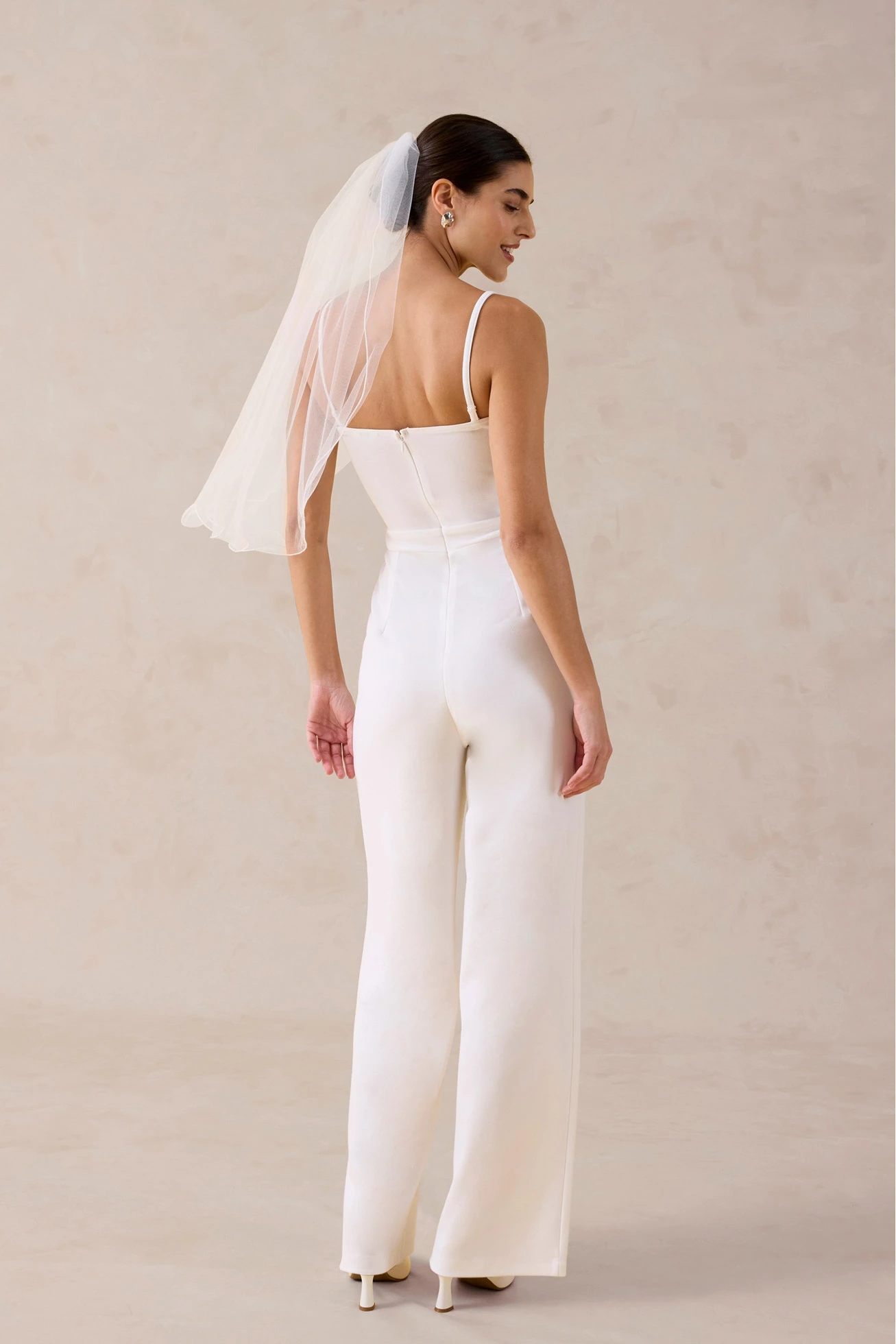 Bruidsjumpsuit van crêpe met structuur en parelborduursel • wolwit • bonprix online shop