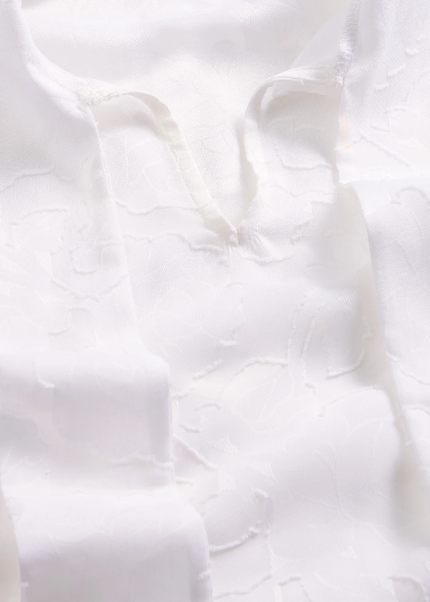 Bluză fără încheiere, cu broderie • ecru • magazin bonprix