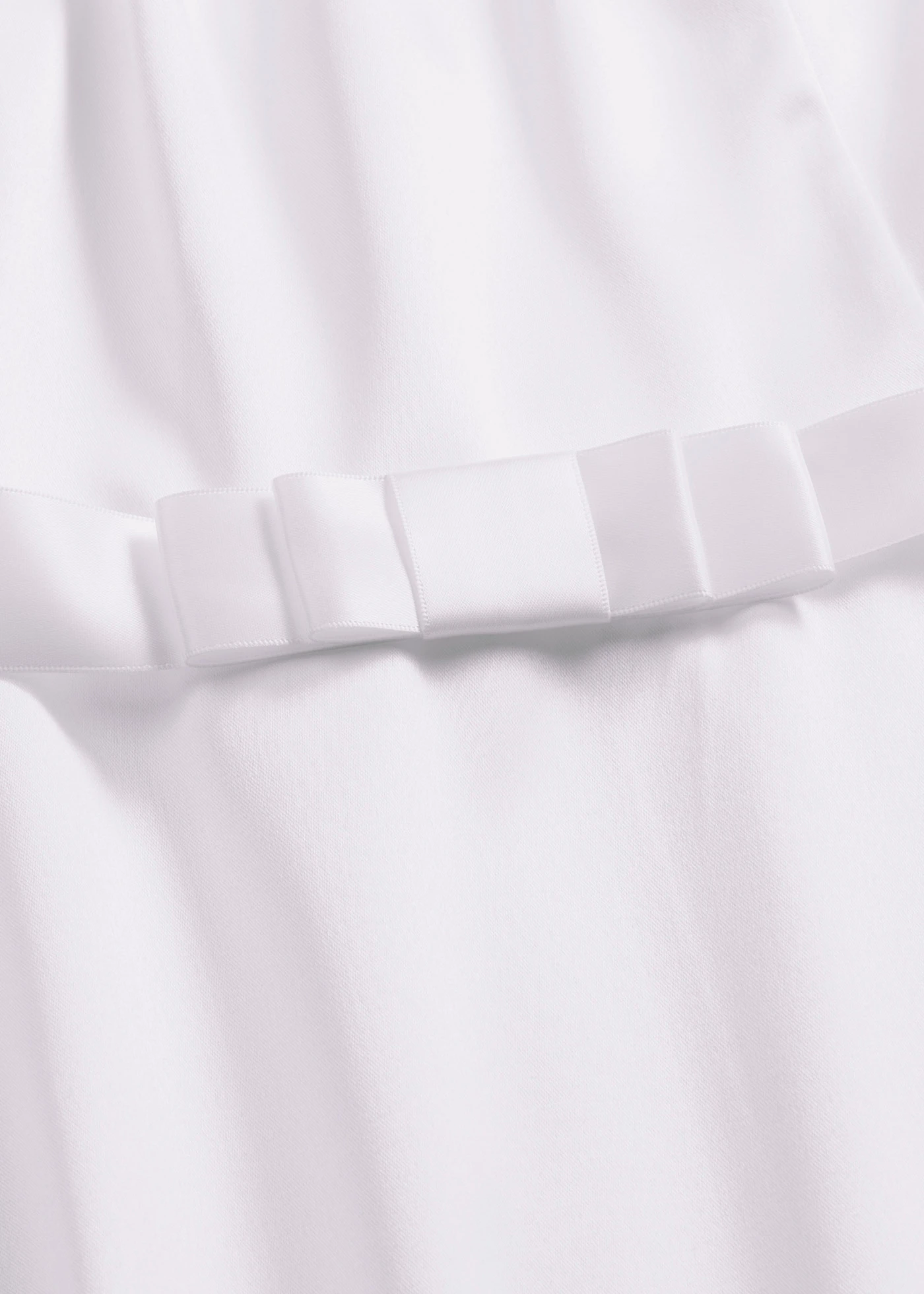 Púzdrové šaty z lesklého saténu • biela vlna • obchod bonprix