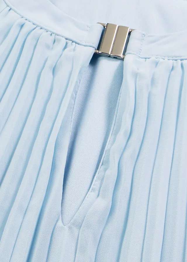 Robe courte plissée en mousseline • bleu poudré • Boutique bonprix