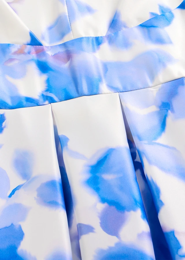 Robe longue en satin brillant • bleu floral • product-page.page-title-suffix