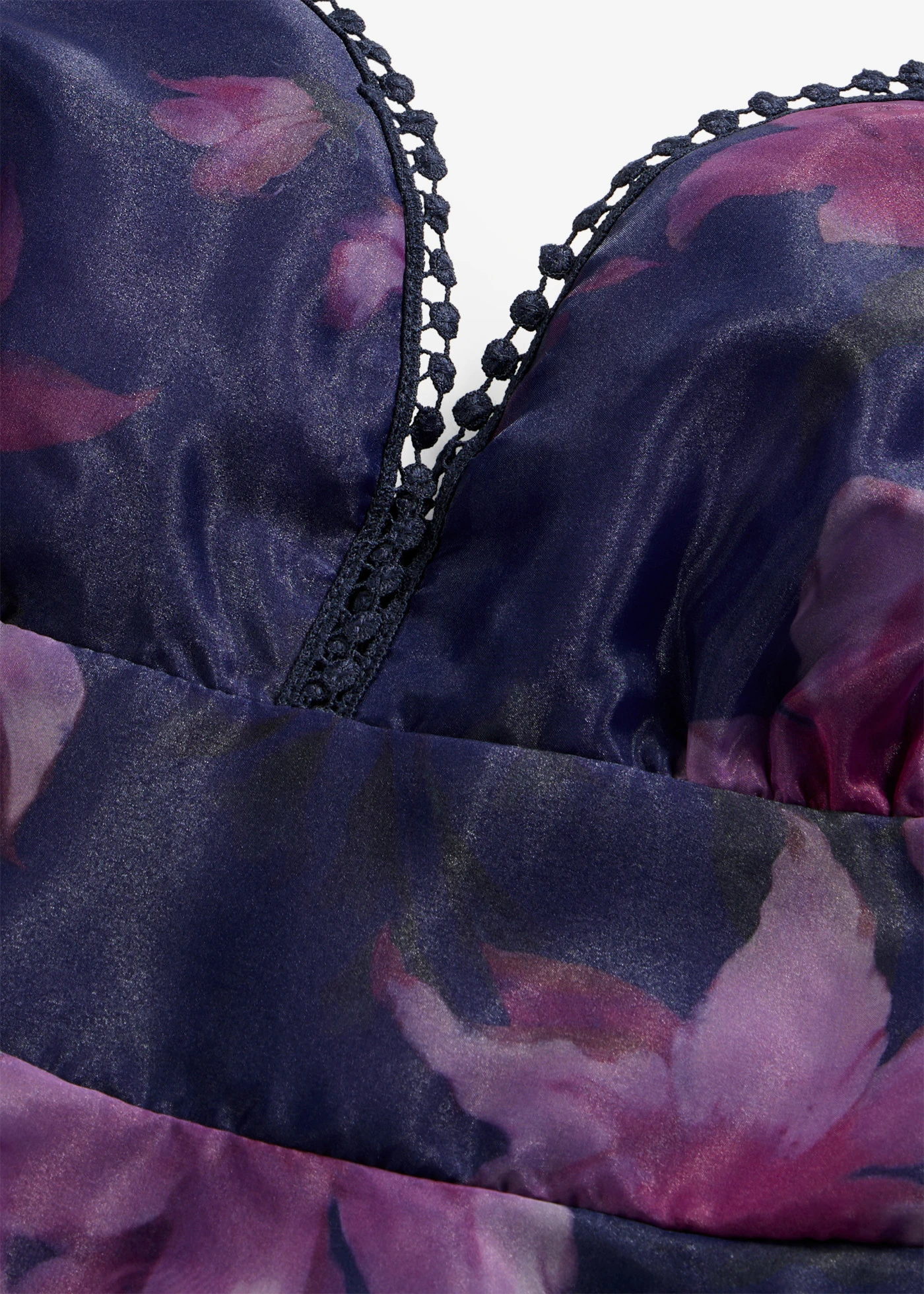 Cocktailjurk van delicate tule met gehaakte rand • donkerblauw-paars gebloemd • bonprix online shop