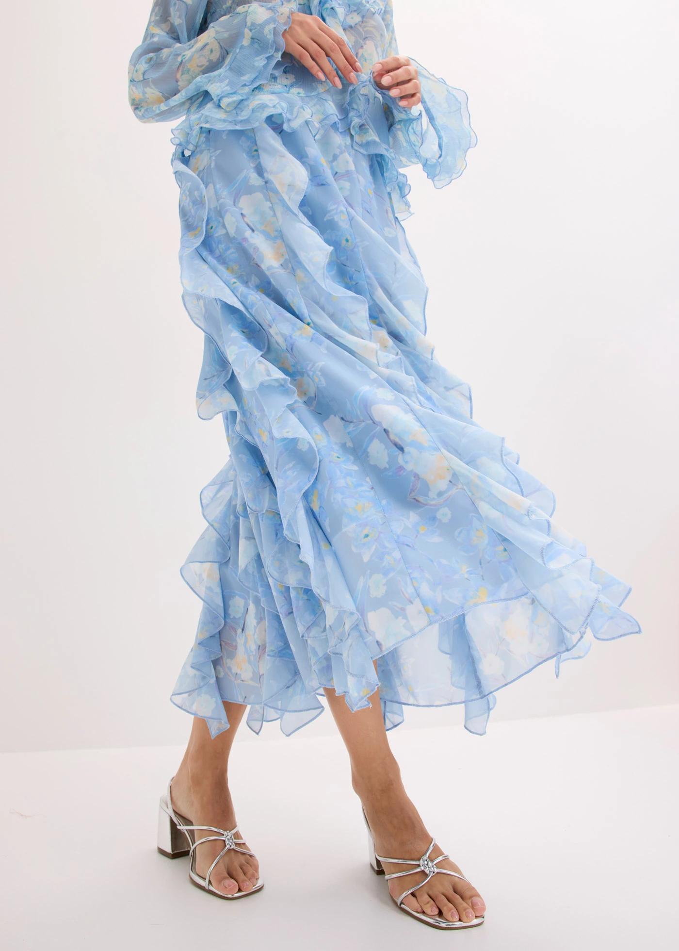 Jupe longue en mousseline légère • bleu poudré floral • Boutique bonprix